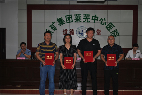 優(yōu)秀醫(yī)師團(tuán)隊(duì)代表.jpg 優(yōu)秀醫(yī)師團(tuán)隊(duì)代表.jpg