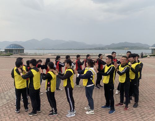 ”凝心聚�?綻放青春“團員青年素質(zhì)拓展訓練活�?(1)_副本.jpg