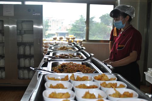 職工餐廳飯菜質(zhì)量顯著提升_副本.jpg